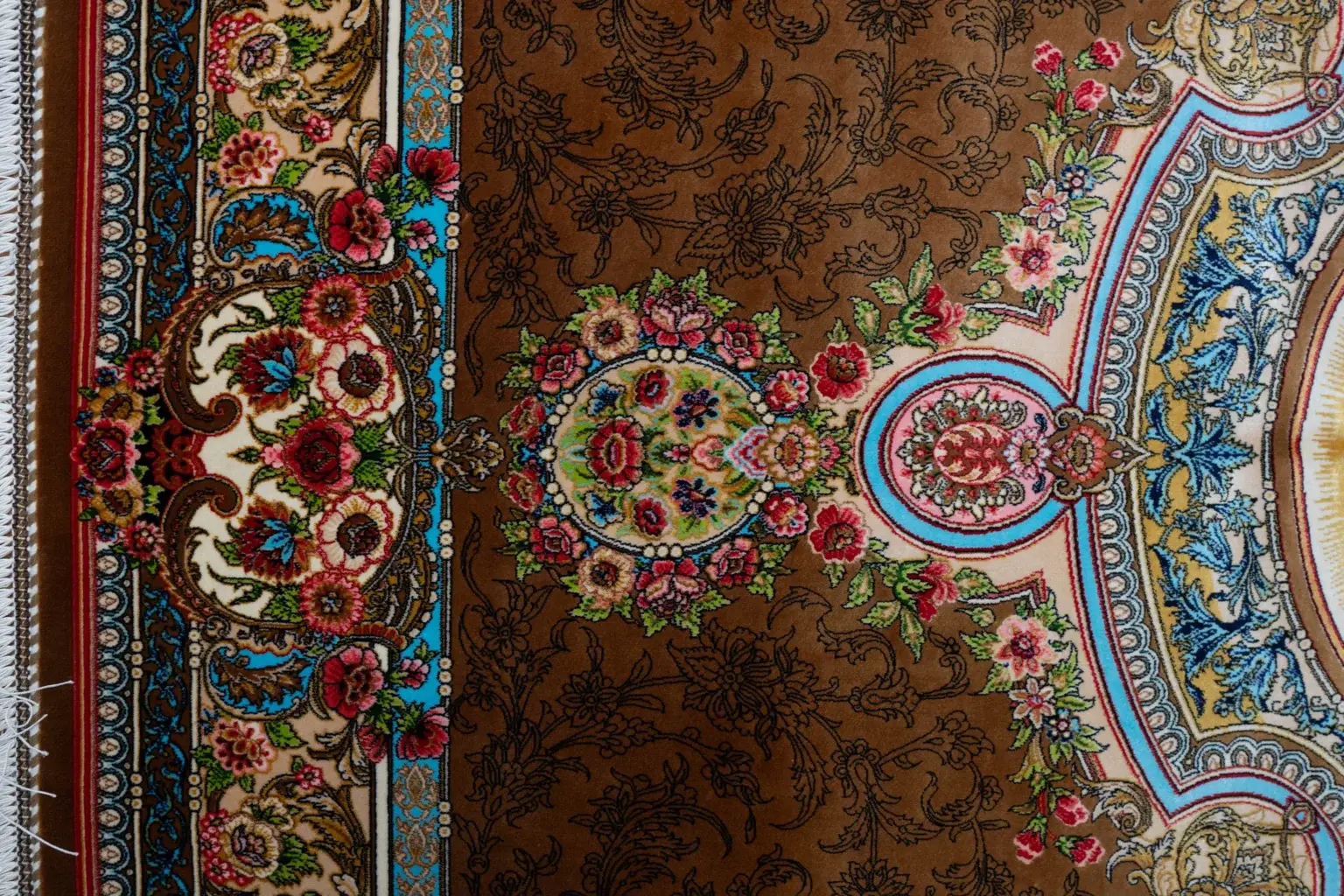 Qum Design Silk Rug 3.0' × 5.0' View 1