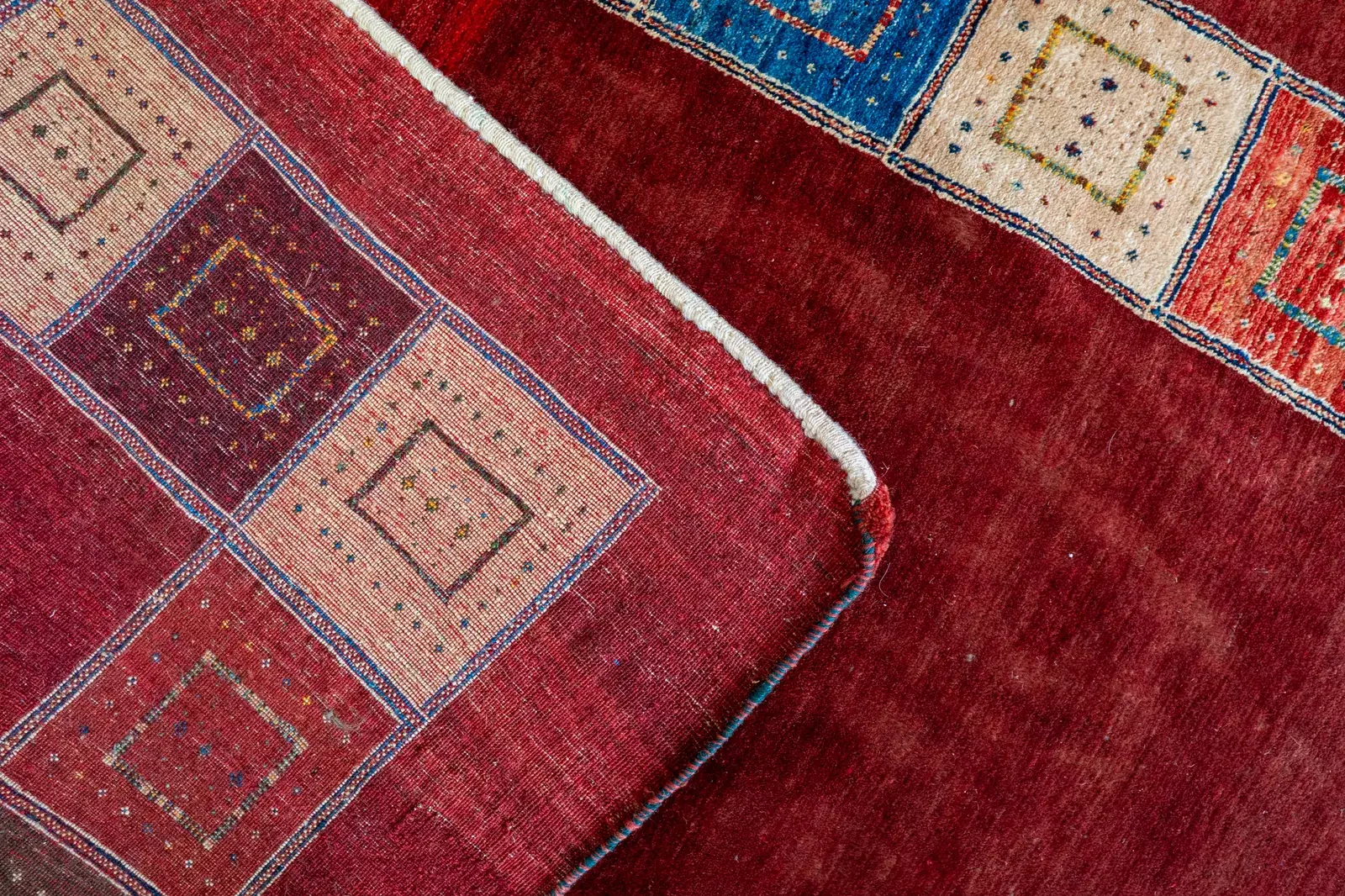 Gabbeh Rug 3925 – Genuine Hand-Woven Wool Oriental Rug View 4