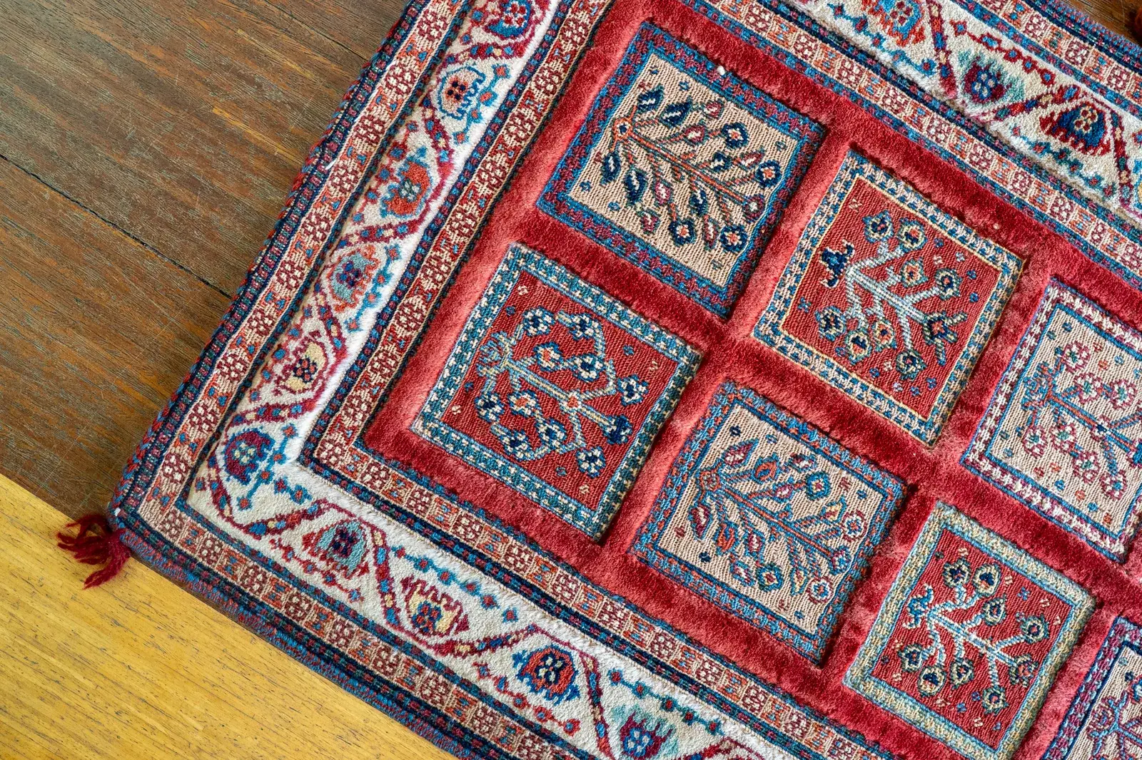 Kilim Rug 3918 – Genuine Hand-Woven Wool Oriental Rug View 3
