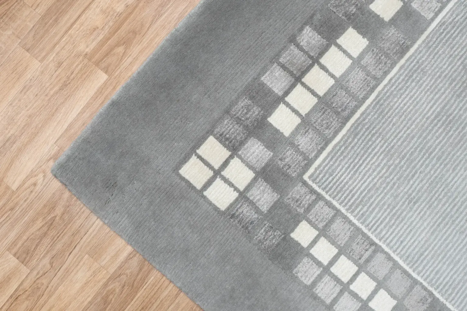 Tibet Wool Silk Rug 5.7 x 7.11' View 1