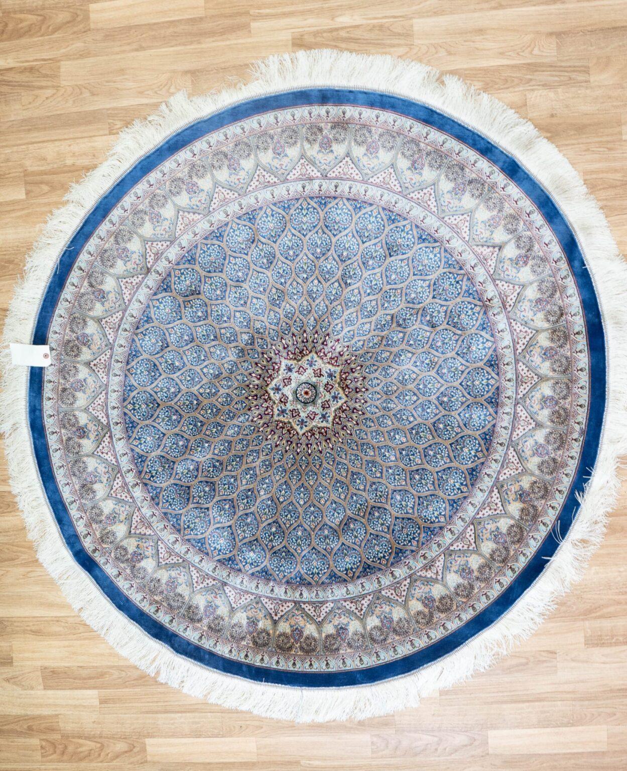 Qum Design Silk Rug 5'x5' View 4