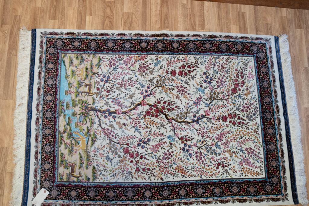 Qum Design Silk Rug 4'x6' View 4