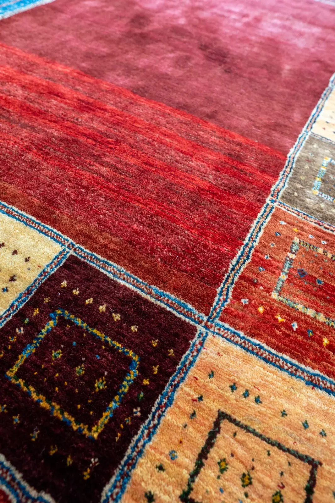 Gabbeh Rug 3925 – Genuine Hand-Woven Wool Oriental Rug View 6
