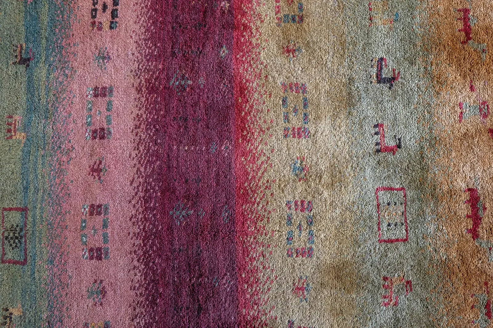 Gabbeh Rug 3926 – Genuine Hand-Woven Wool Oriental Rug