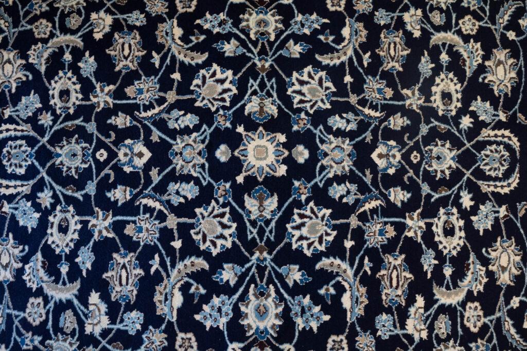 Nain Wool Silk rug 4.8'x6.8' View 2