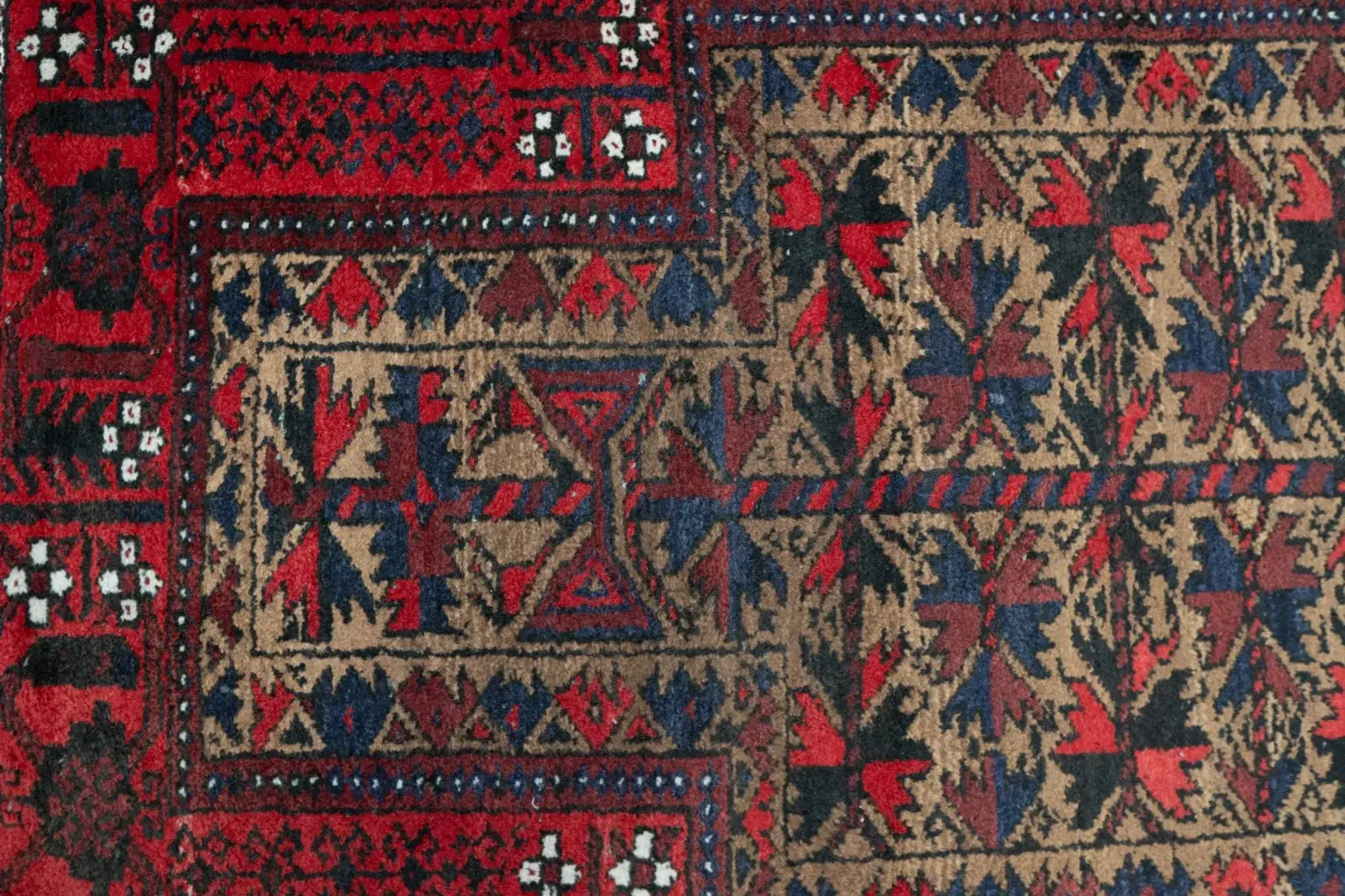 Baluch Low Pile 2.8 × 5.0 View 2