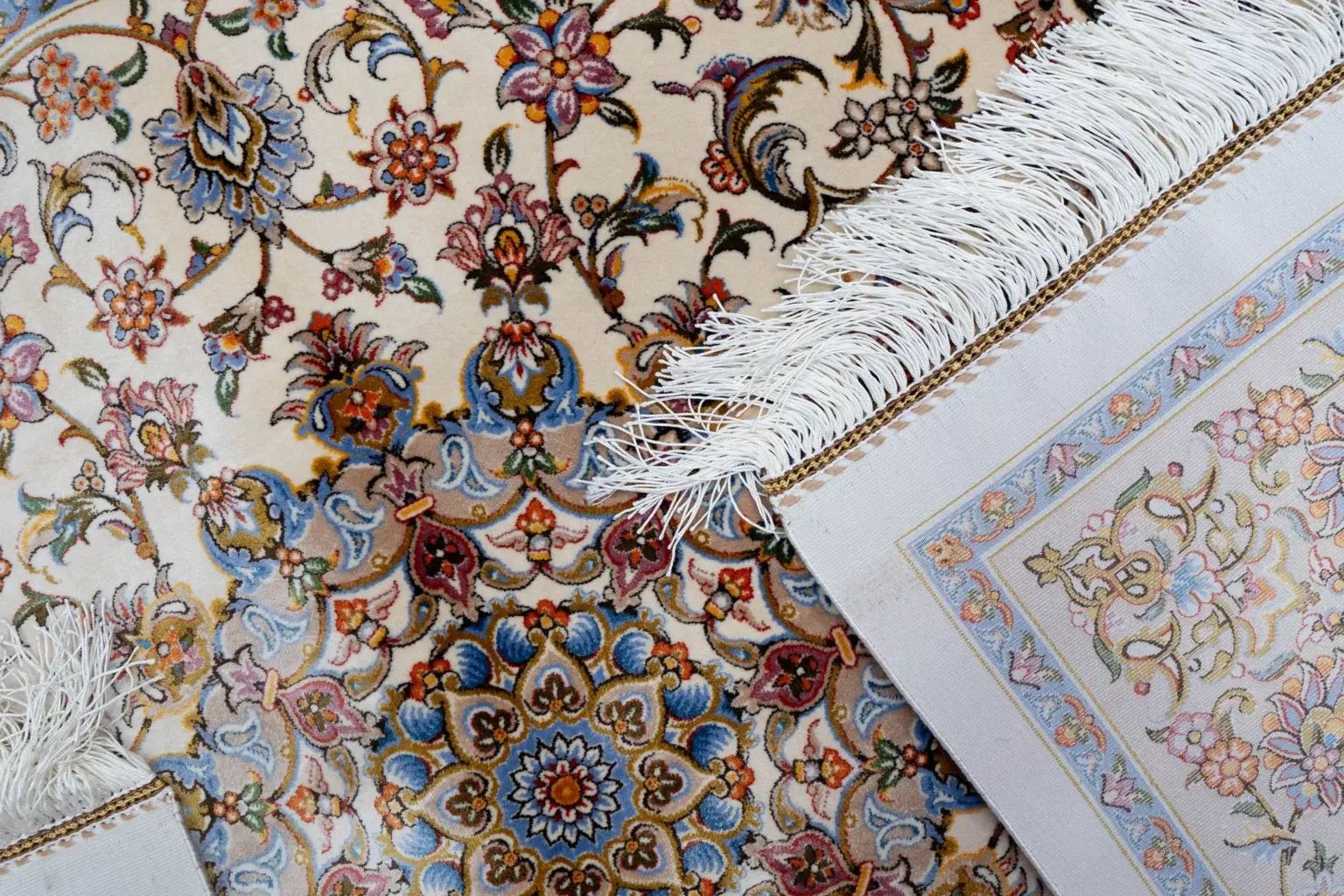 Qum Design Silk Rug 5.0' × 3.0' View 3