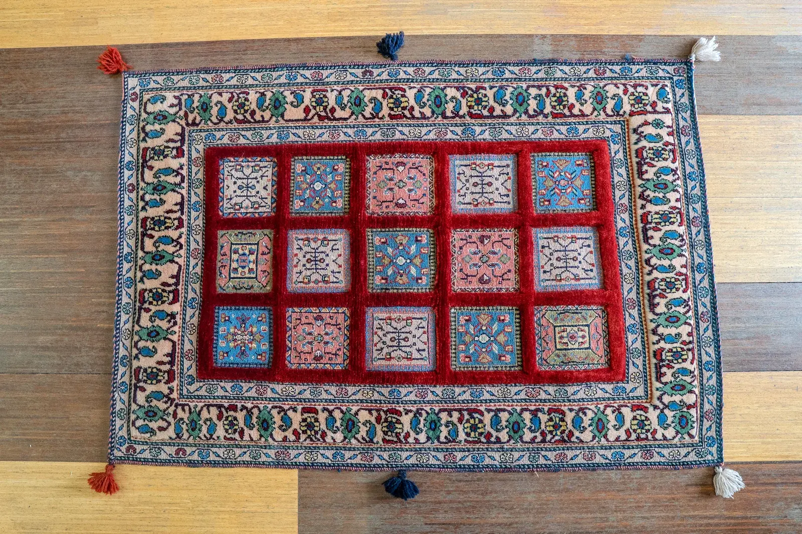Kilim Rug 3910 – Genuine Hand-Woven Wool Oriental Rug View 1