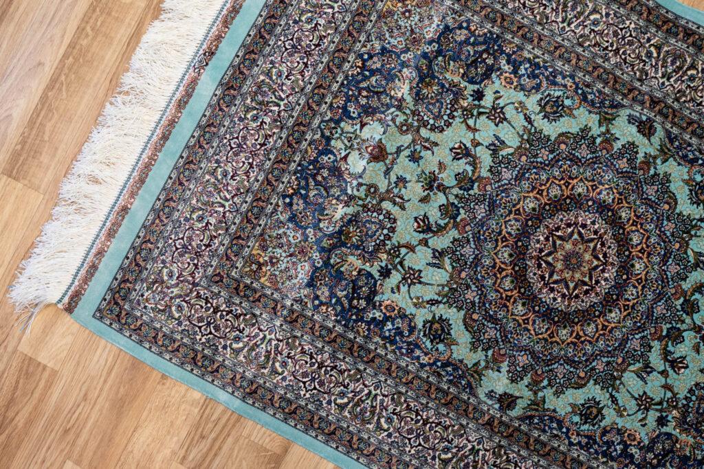 Qum Design Silk Rug 2.7'x3.11' View 2