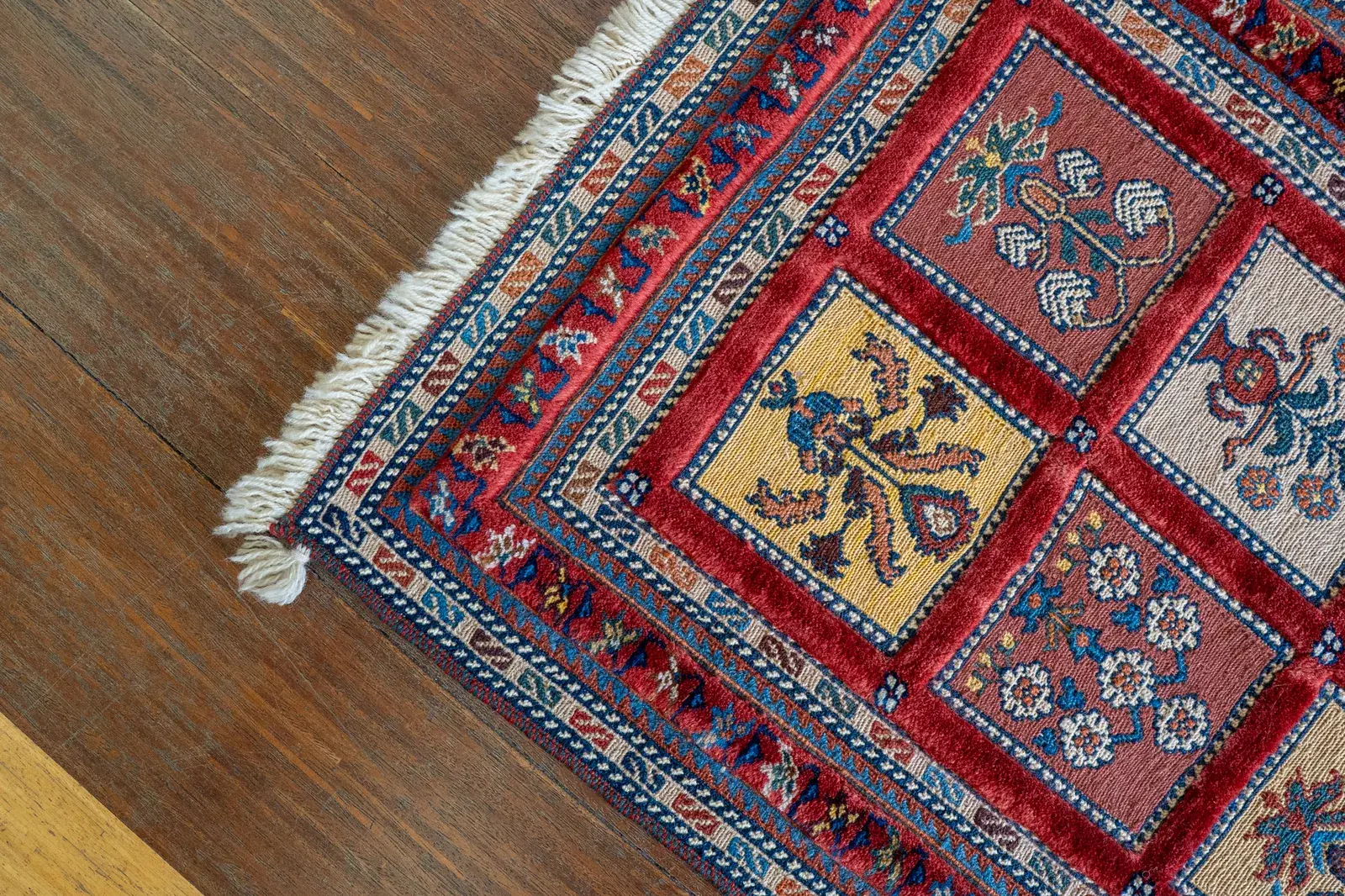 Kilim Rug 3915 – Genuine Hand-Woven Wool Oriental Rug View 3