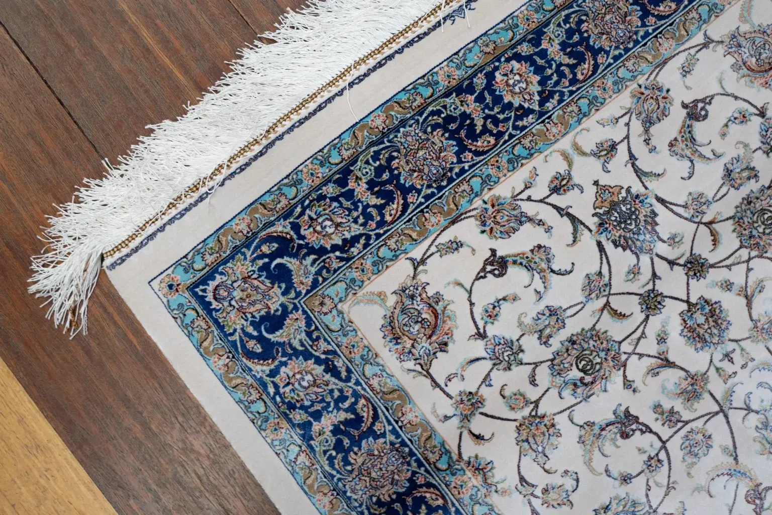 Qum Design Silk Rug 4.2' × 4.1' View 3