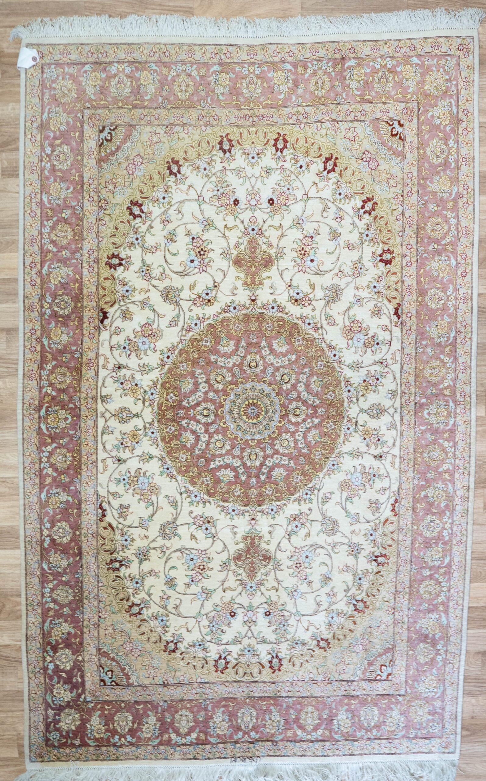 Qum Design Pure silk Rug 4.3'x6.7' View 1