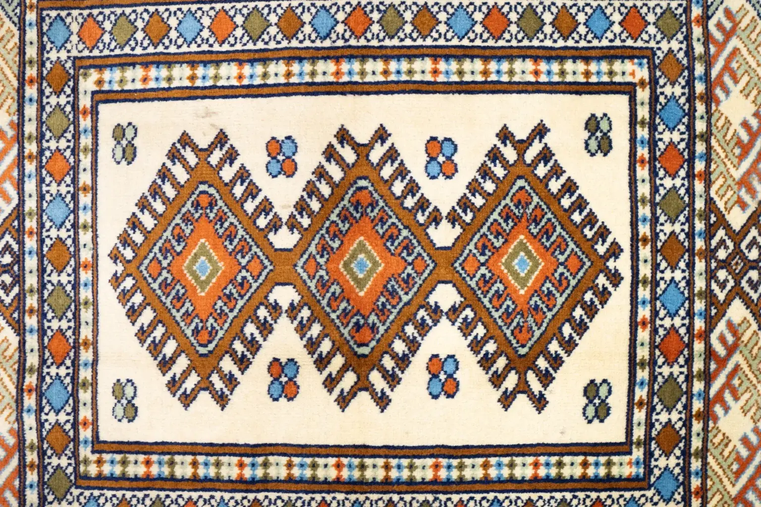 Turkmen Rug 2.1’x2.11′ View 1