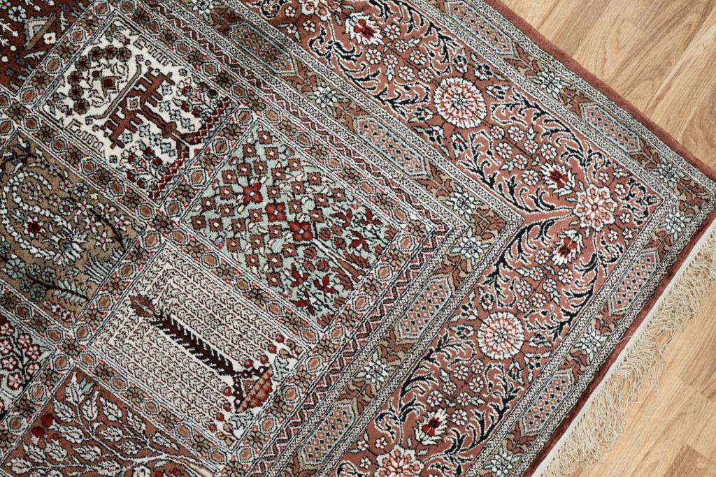 Qum Design Silk Rug 6'x9' View 4
