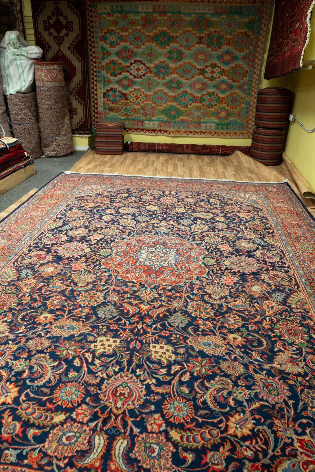 Sarouk Wool Rug 9.1x12.2 View 1