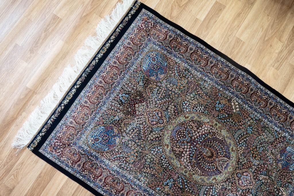 Qum Design Silk Rug 3'x5' View 3