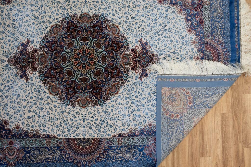Qum Design Silk Rug 4'x6' View 4
