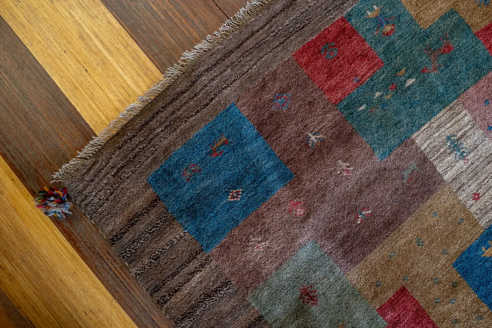 Gabbeh Rug 3924 – Genuine Hand-Woven Wool Oriental Rug View 2