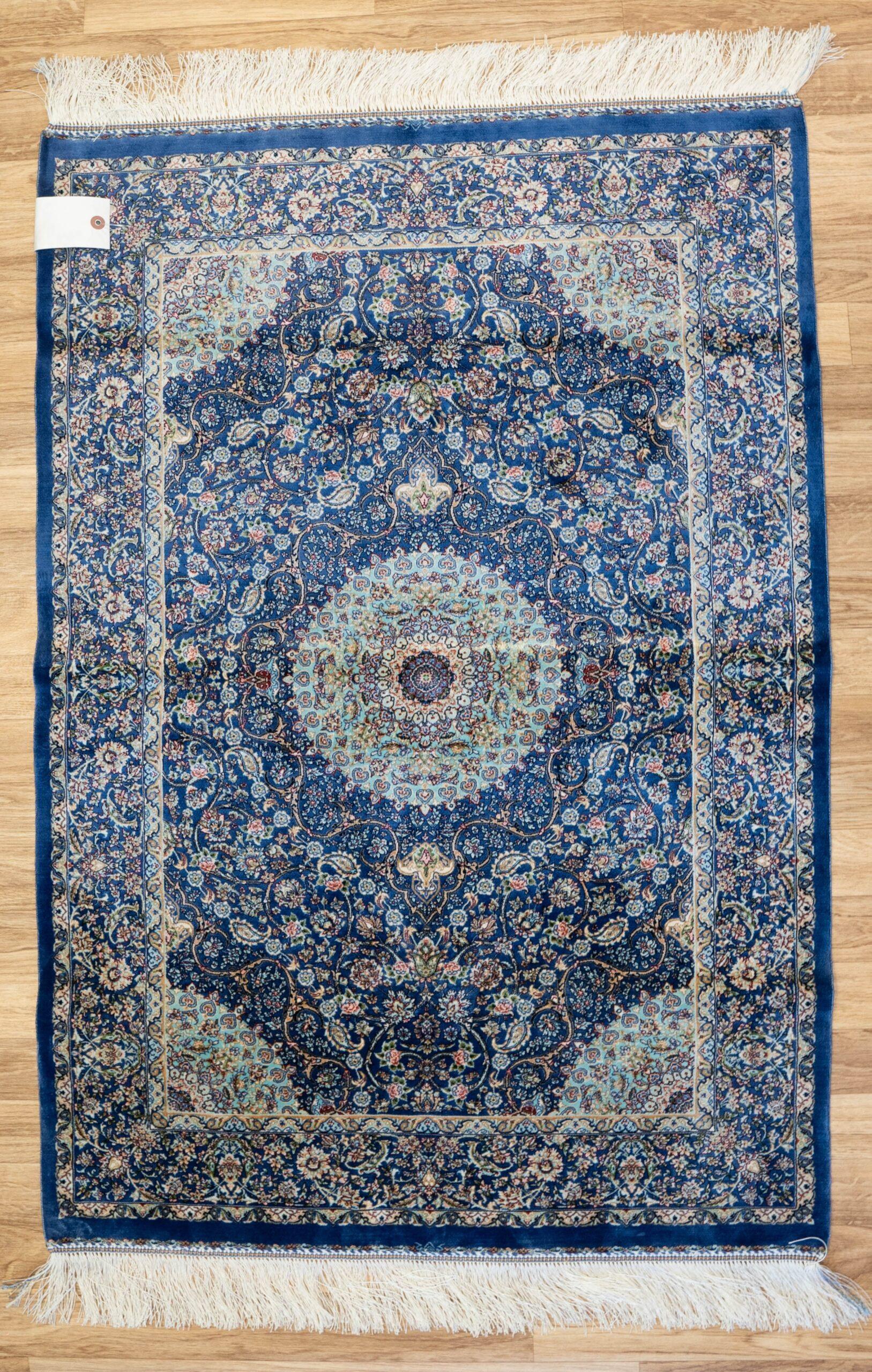 Qum Design Silk Rug 2.7'x3.11' View 1