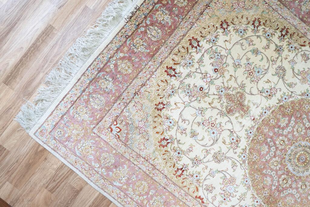 Qum Design Pure silk Rug 4.3'x6.7' View 3