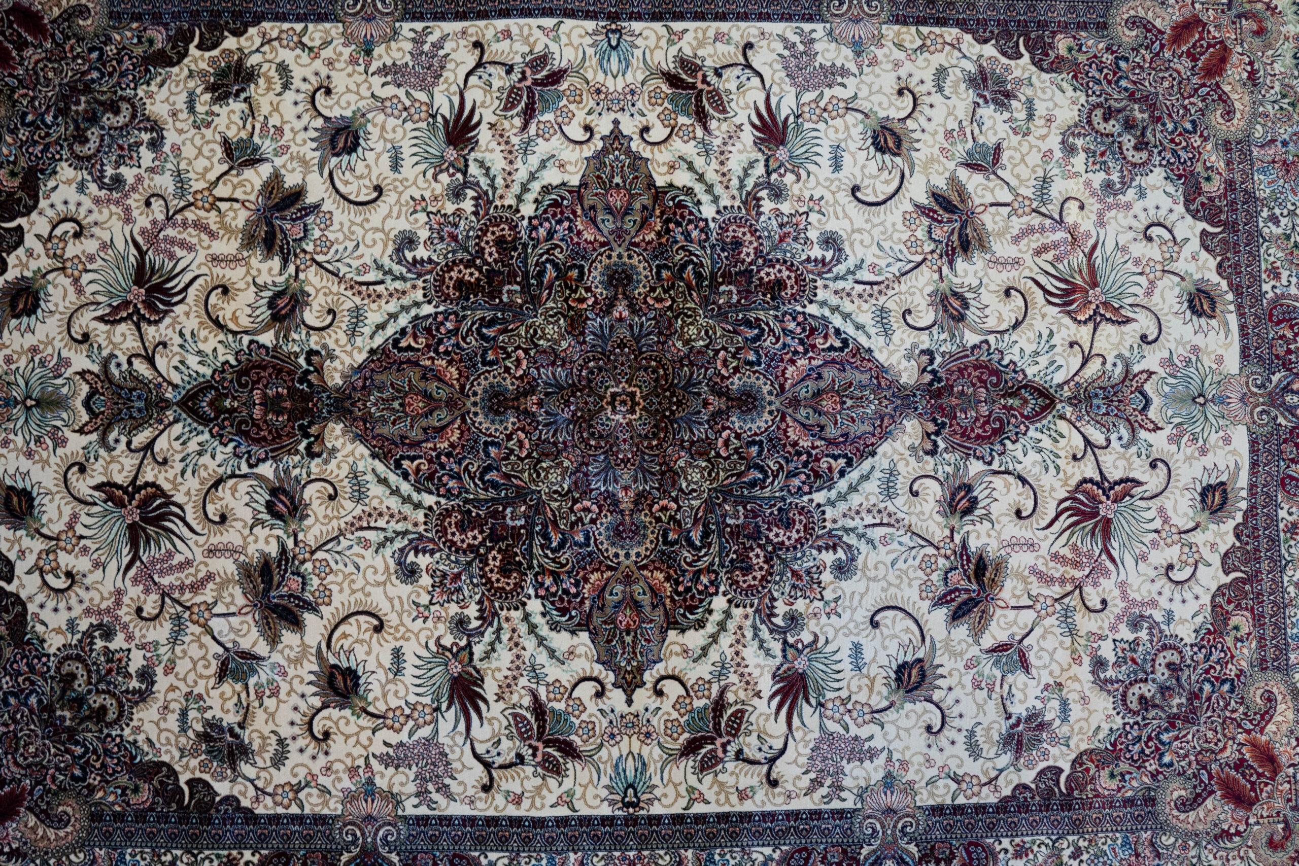 Qum Design Silk Rug 4'x6' View 1