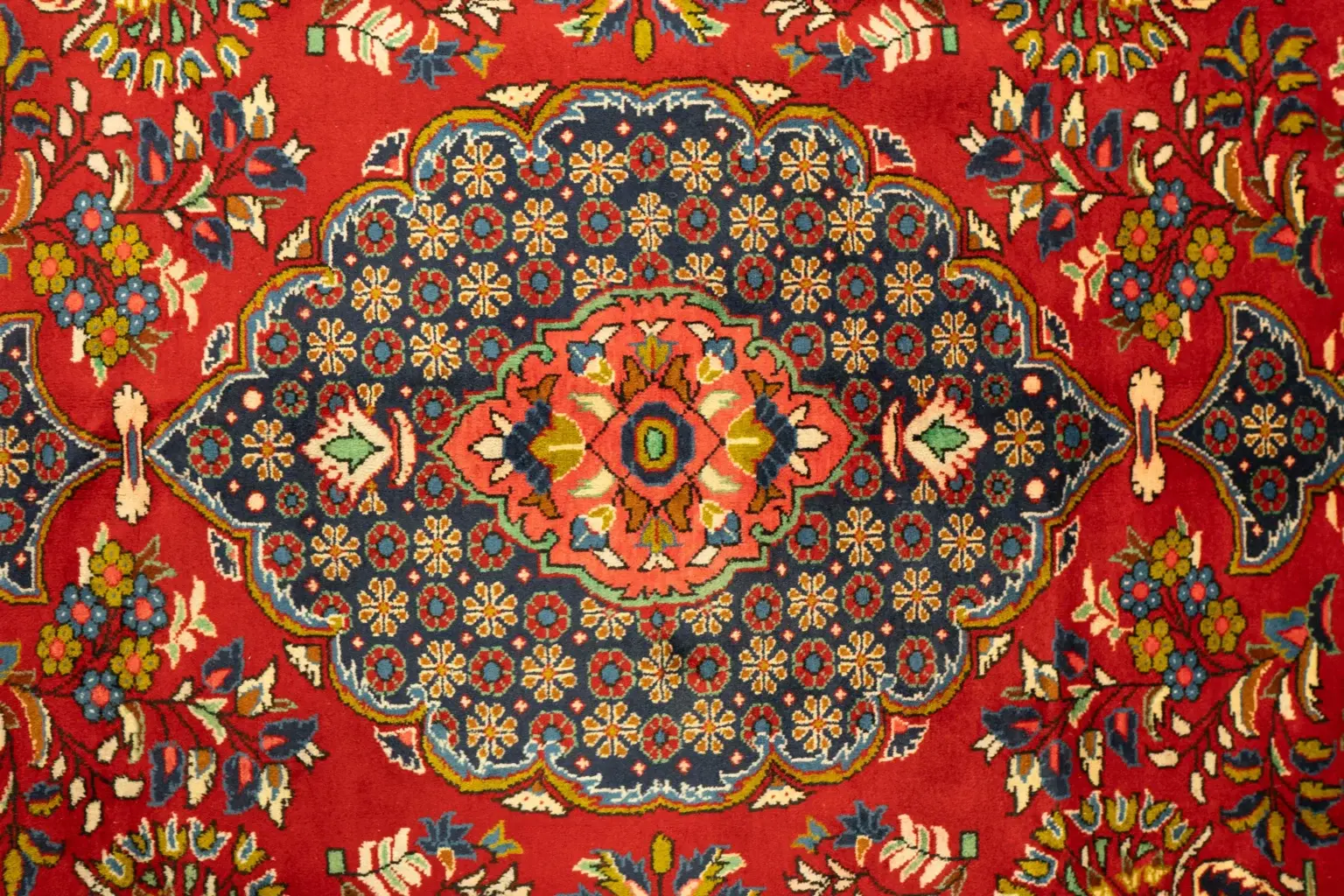 Sarouk Wool Rug Pile 6.8 x 9.8 View 3