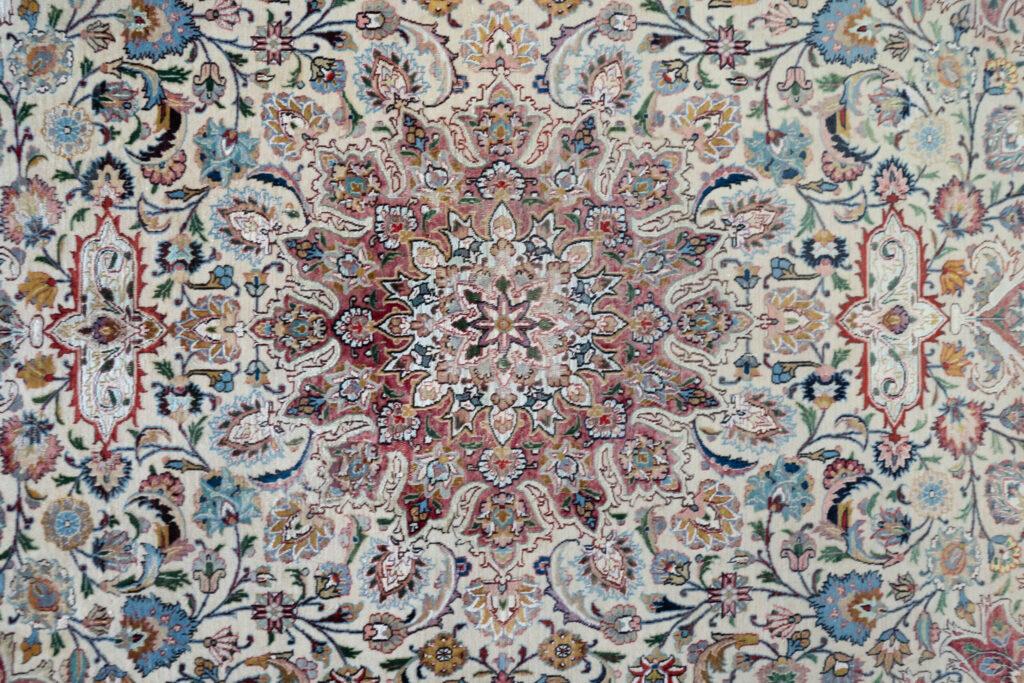 Sarouk Wool Silk Rug 4'x6' View 16