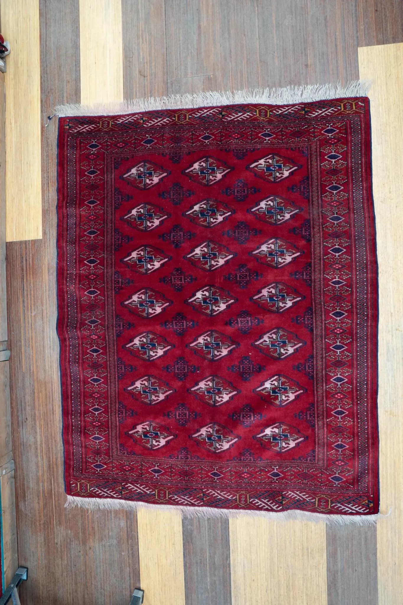 Turkmen rug 3.5'x5.1' View 4