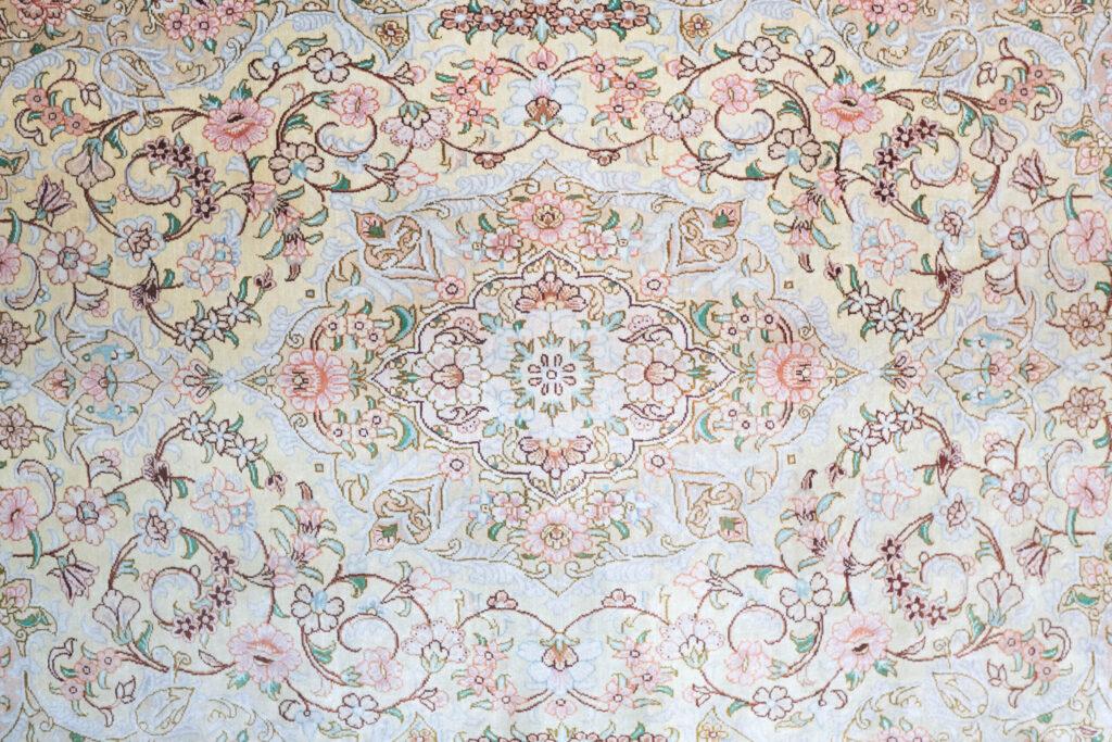 Qum Design Silk rug 3.2'x5.0' View 2
