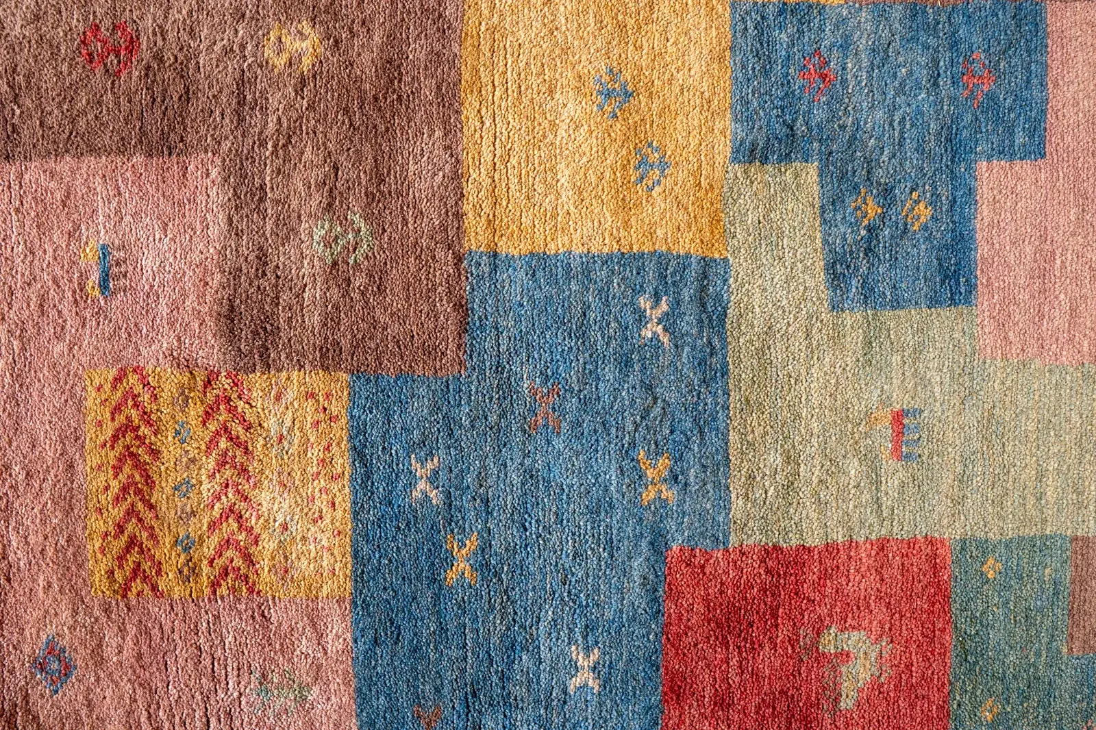 Gabbeh Rug 3924 – Genuine Hand-Woven Wool Oriental Rug View 6