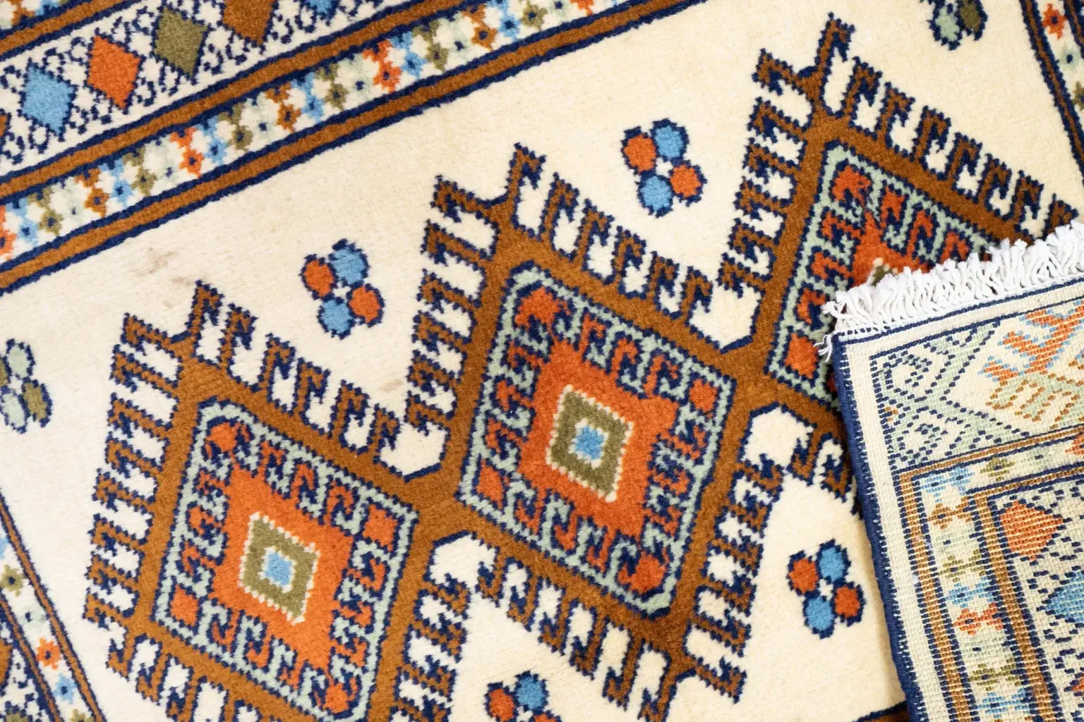 Turkmen Rug 2.1’x2.11′ View 3