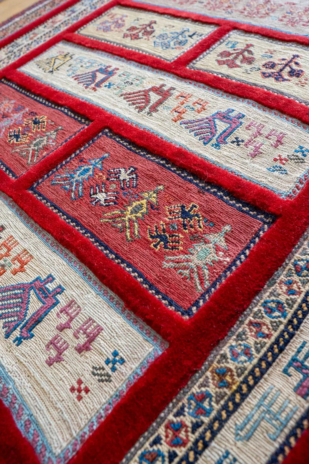 Kilim Rug 3911 – Genuine Hand-Woven Wool Oriental Rug View 3