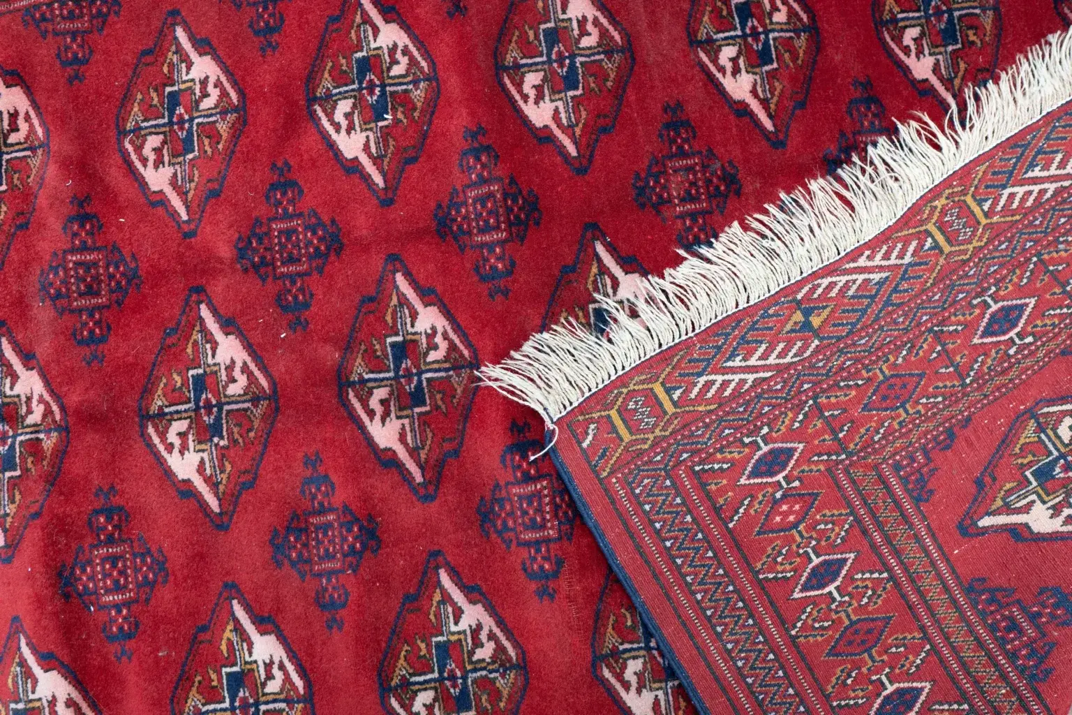 Turkmen rug 3.5'x5.1' View 3