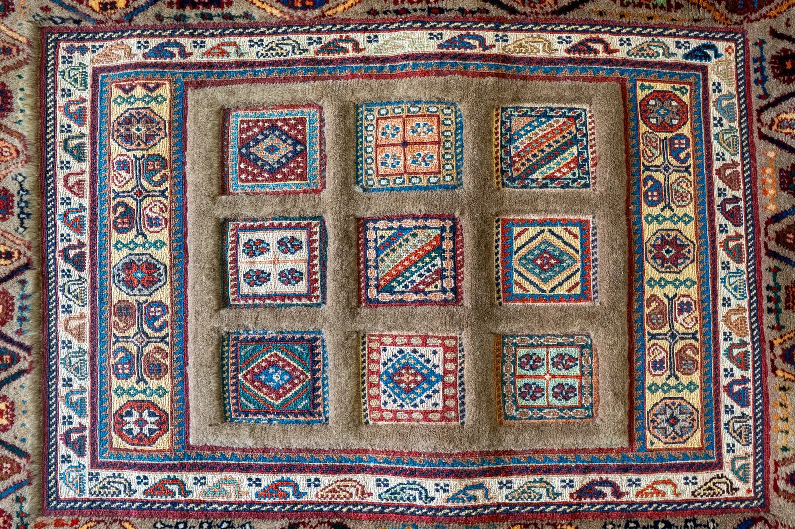 Kilim Rug 3909 – Genuine Hand-Woven Wool Oriental Rug