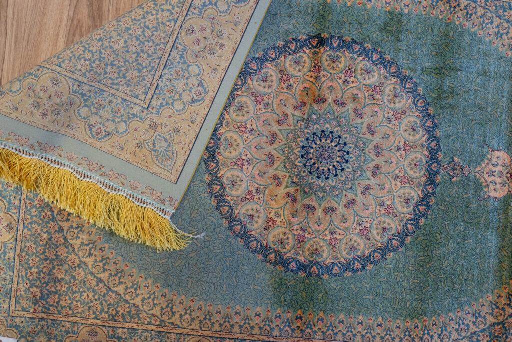 Qum Design Sik Rug 2.7'x3.11' View 4