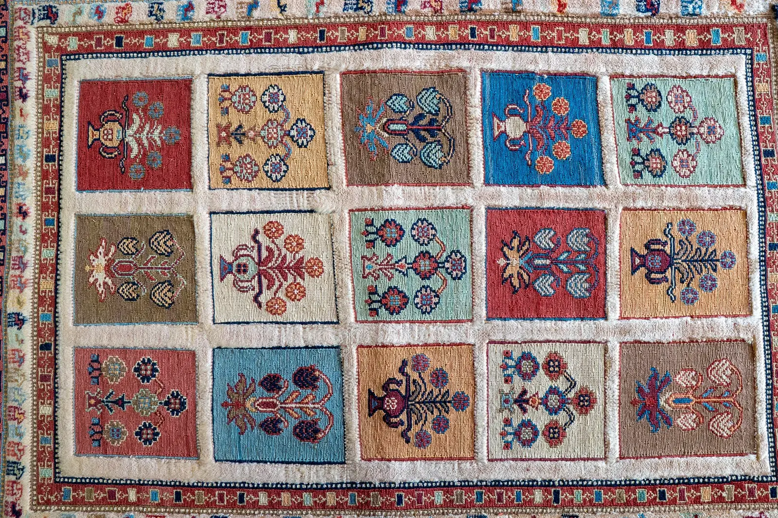Kilim Rug 3914 – Genuine Hand-Woven Wool Oriental Rug