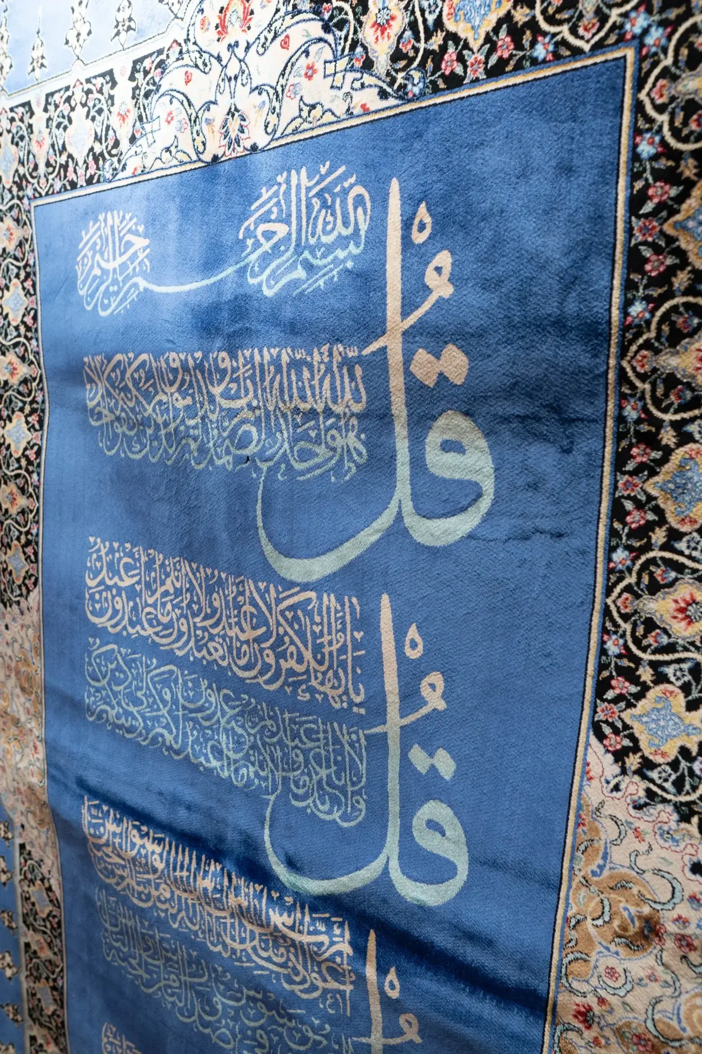 Qum Design Silk Rug 3.2' × 5.2' View 3