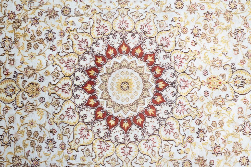 Qum Design Silk Rug 6'x9' View 3