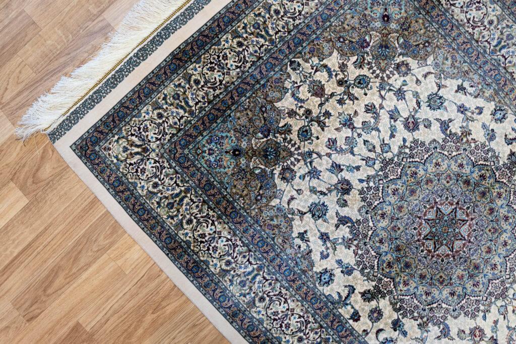 Qum Design Silk Rug 3'x5' View 4