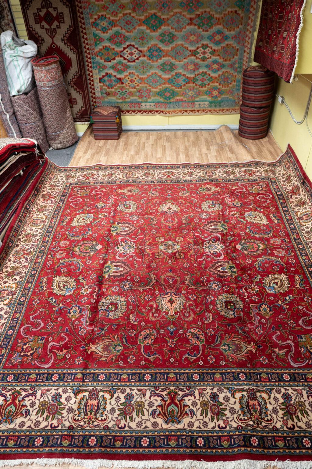 Tabriz Rug 11.6x11.6 View 5
