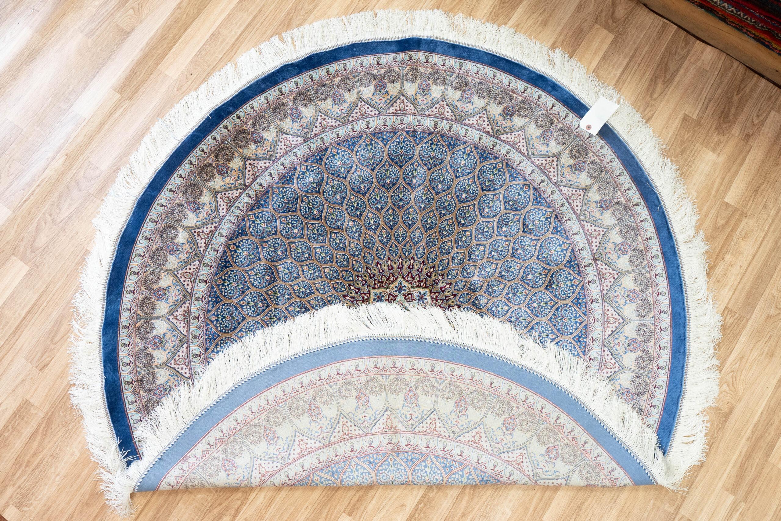 Qum Design Silk Rug 5'x5' View 3