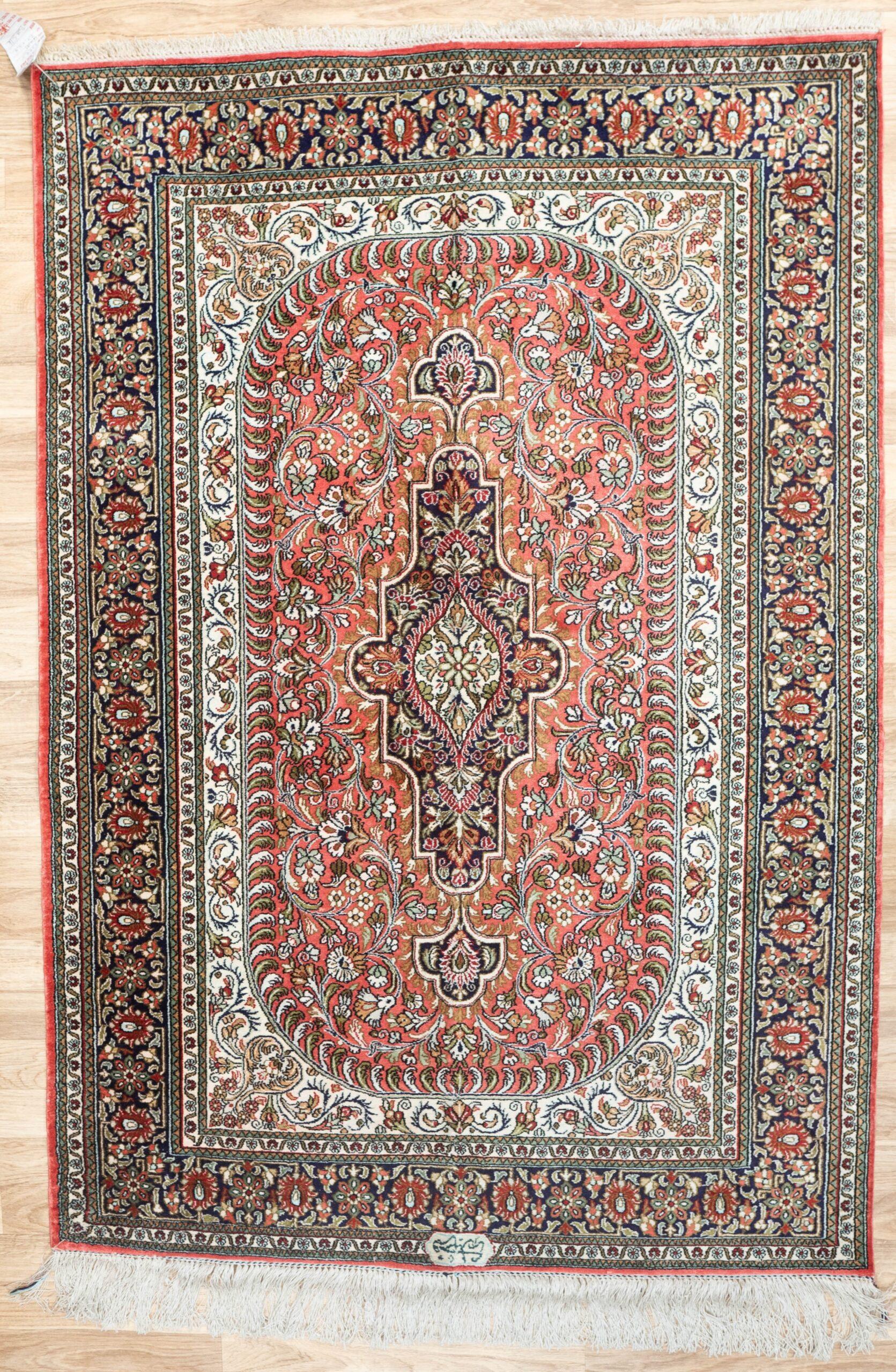 Qum Design Wool Rug 3.4'x5.4'