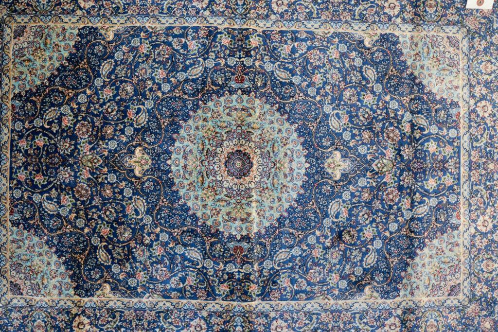 Qum Design Silk Rug 2.7'x3.11' View 2
