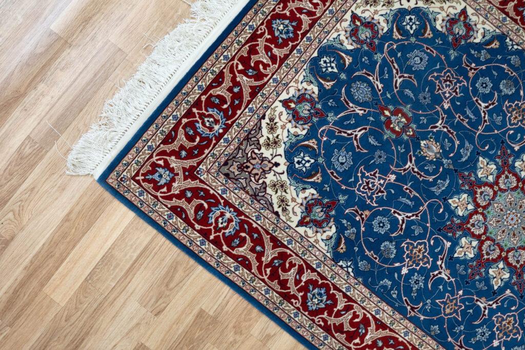 Isfahan Wool Silk Rug 3.10'x5.11' View 3