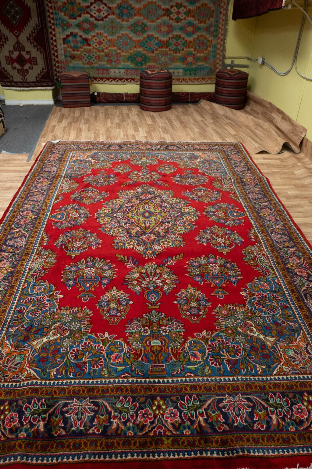 Sarouk Wool Rug 7.0x10.0 View 1