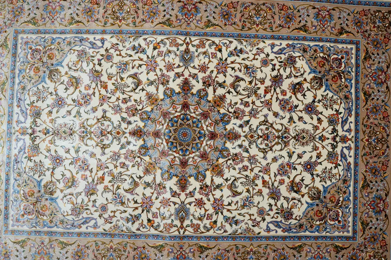 Qum Design Silk Rug 5.0' × 3.0' View 1