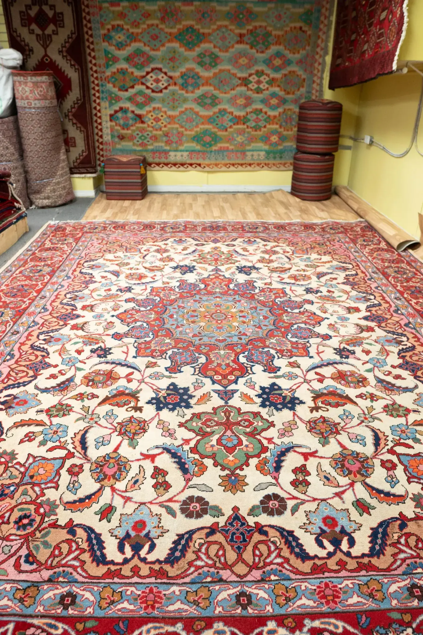 Najafabad Wool rug 9.9 x 12.8 View 4