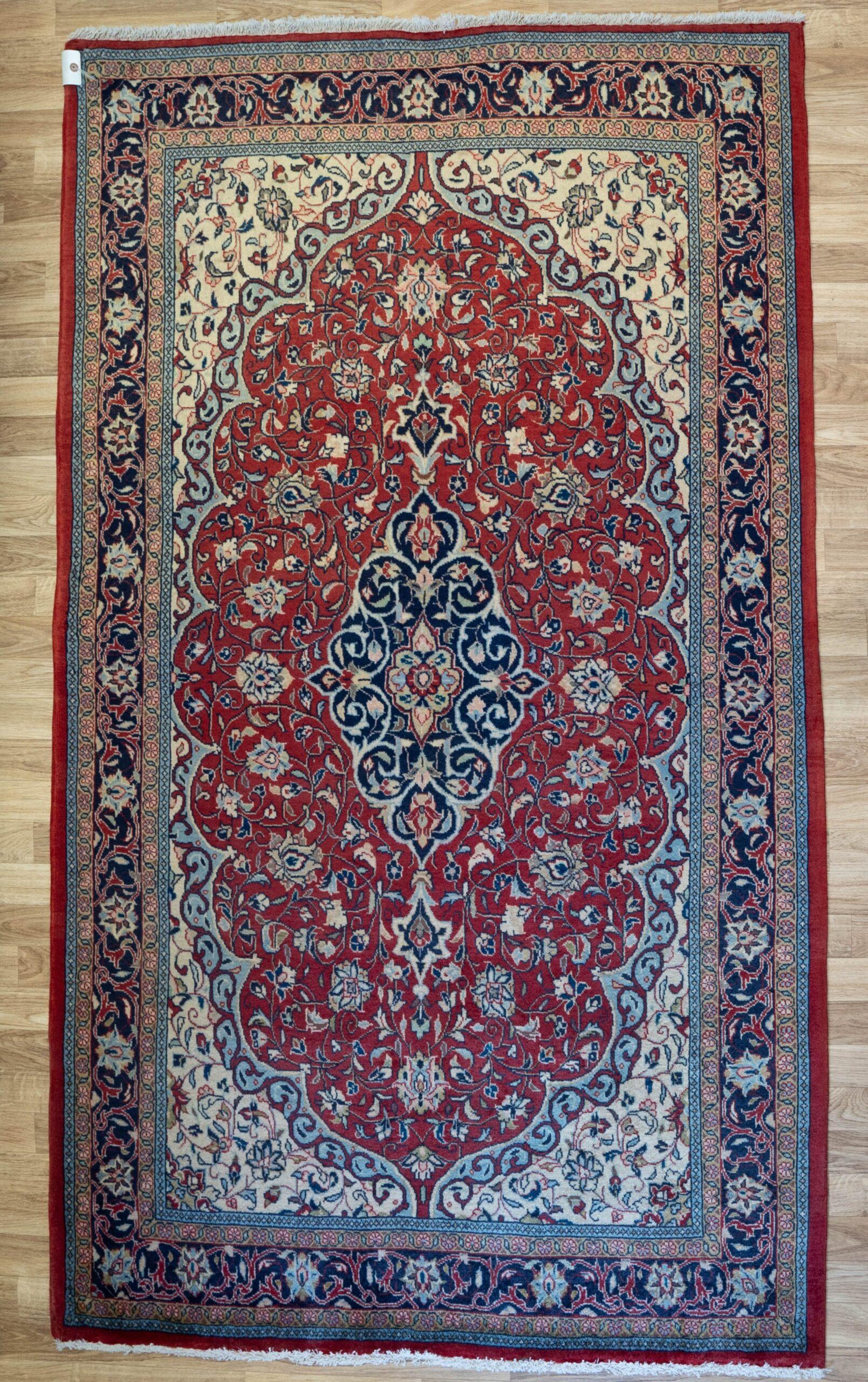 Sarouk Wool Rug 4.5'x6.4' View 1