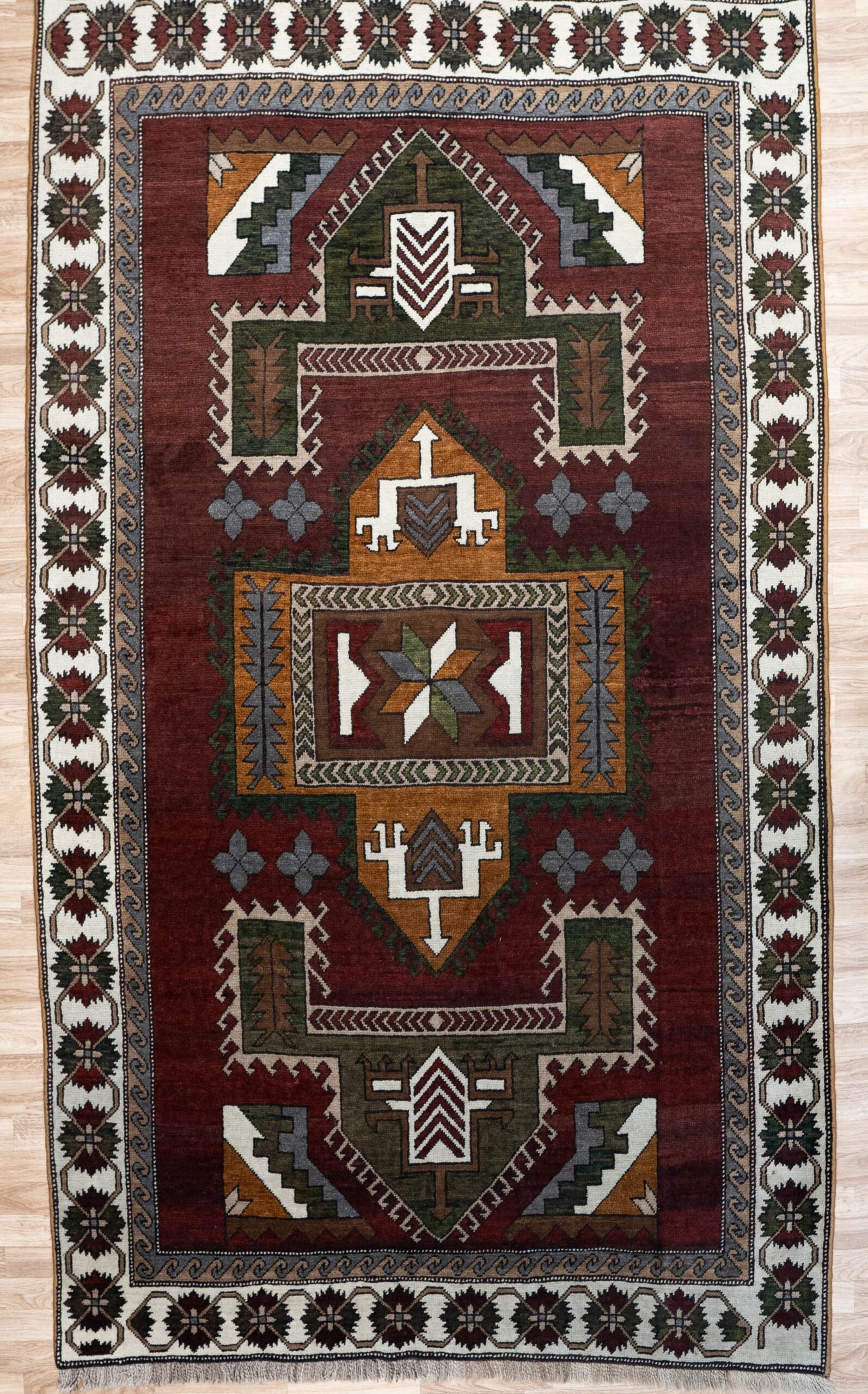Qashqai Wool Rug 6’x9′