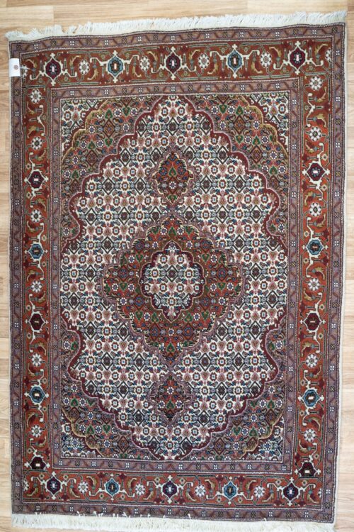 Tabriz Wool Silk Rug 3.2’x5.2′
